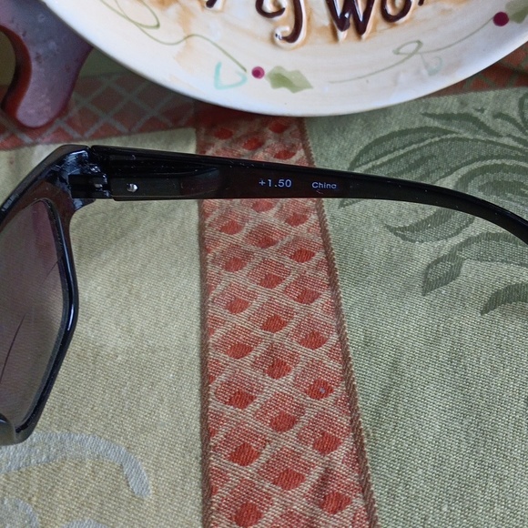 Bifocal sunglasses 1.5 with case - Picture 3 of 6